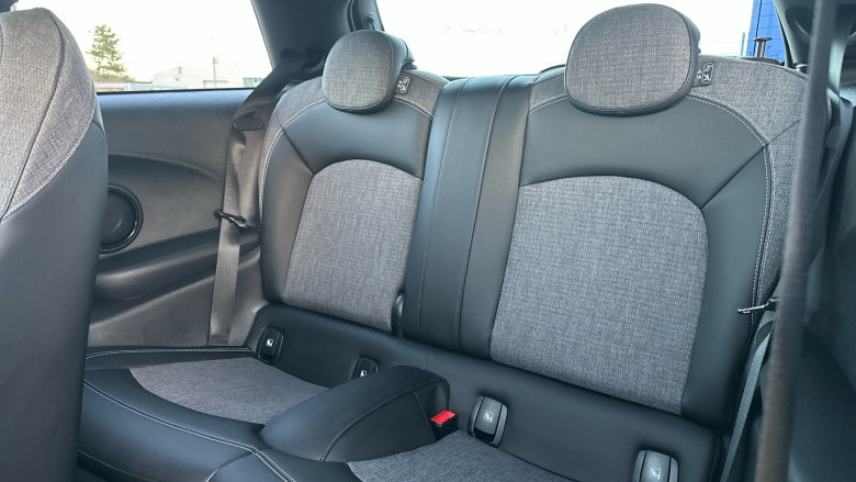 MINI Hatchback 135kW Cooper S Level 2 33kWh 3dr Auto Electric Hatchback